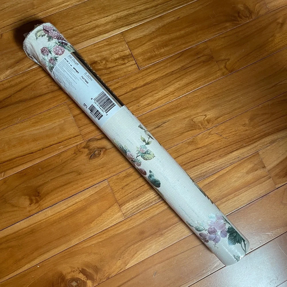 Imperial wallpaper made in England New Roll berries, leaves and grapes